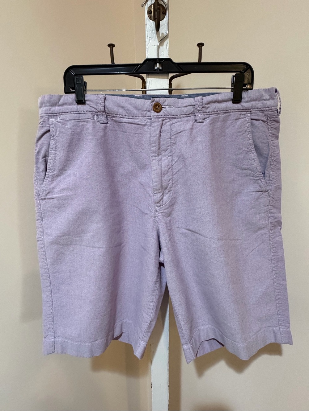 MENS JCREW CLUB SHORTS FLAT FRONT IN 
SIZE 35” WAIST 11” LENGTH IN PURPLE